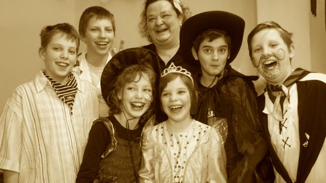 tl_files/images/Utzedel/utz.nk.jugendclub-2012.jpg tl_files/images/Utzedel/utz.nk.jugendclub-2012.jpg